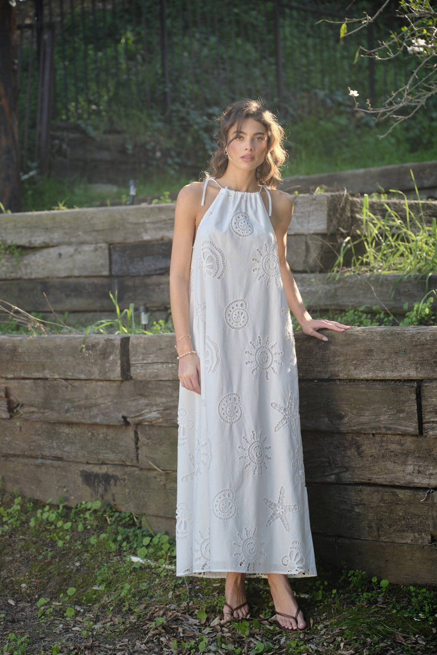 DARIAH EYELET MAXI DRESS: Off-White / S
