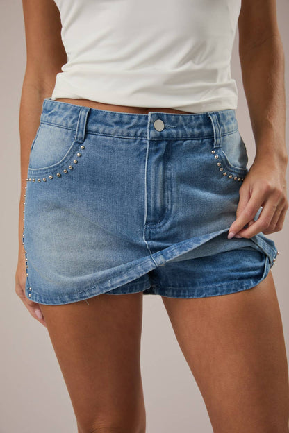 LOW RISE DENIM SKORT: DENIM / XS
