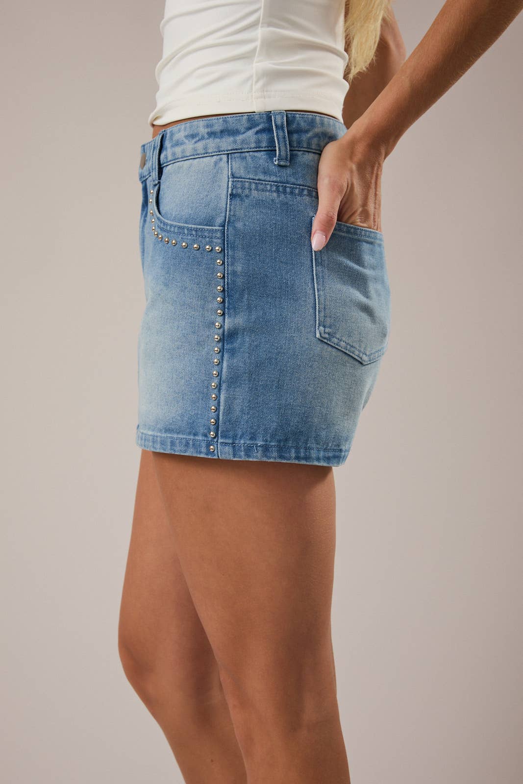 LOW RISE DENIM SKORT: DENIM / XS