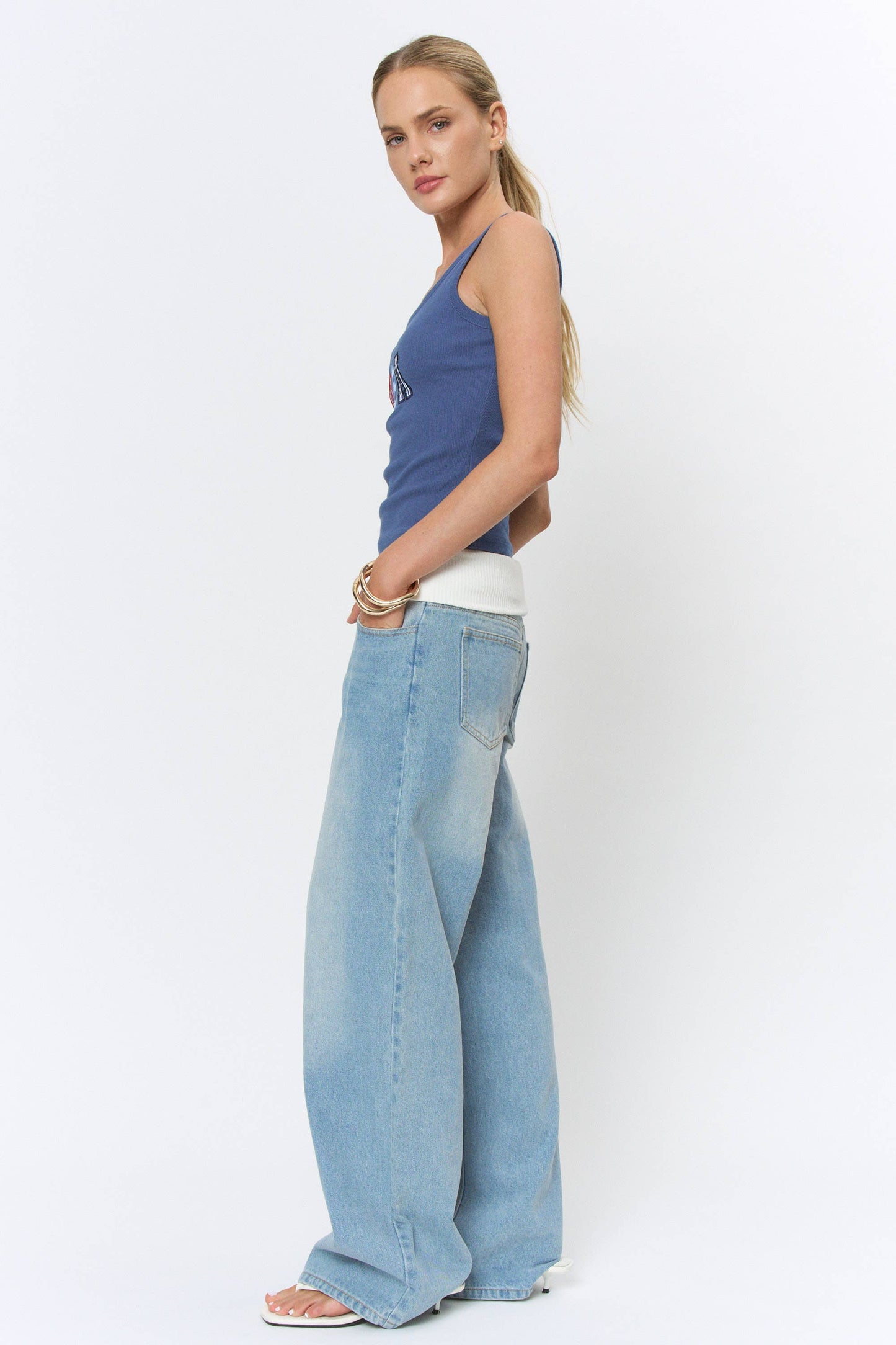 BKT1086C - APPLIQUE DETAILED RIB SLEEVELESS TOP: OFF WHITE / S-M-L (3-2-1)